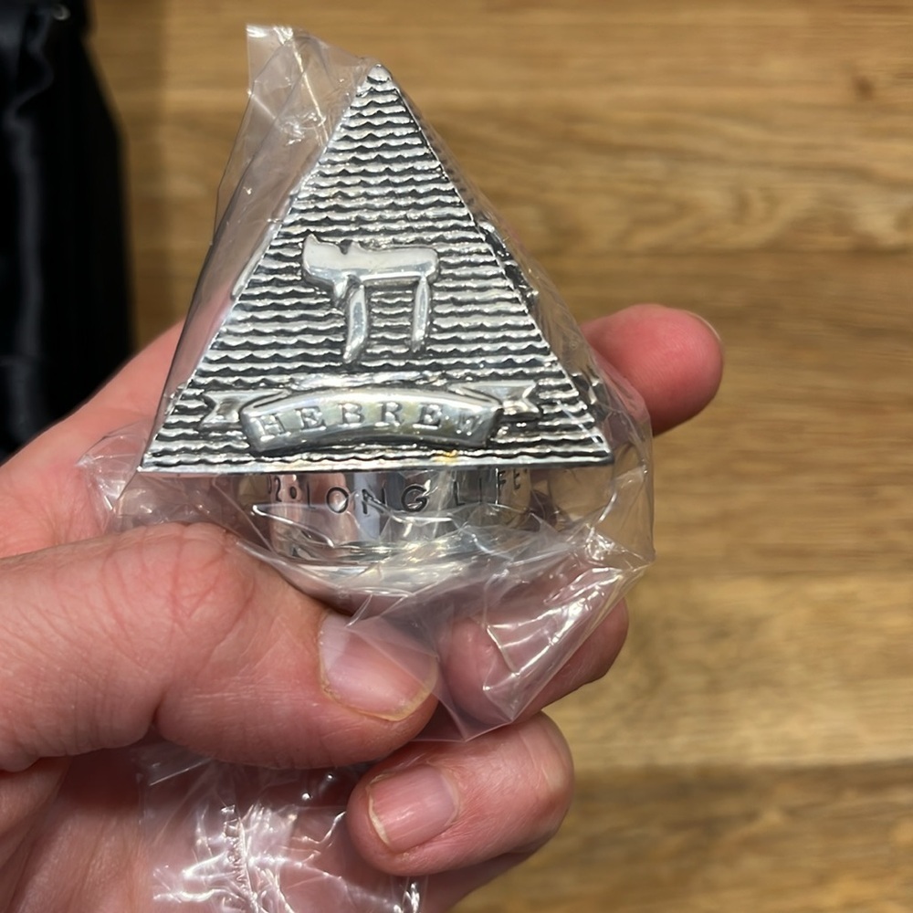 NEW Neiman Marcus 2002 Silver Tone Pyramid Bottle Stopper in Black Velvet Box - Picture 4 of 16